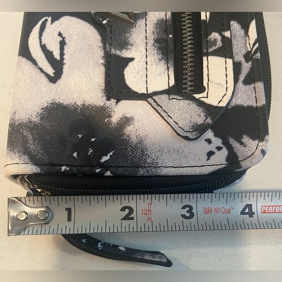 🔥PRICE DROP -New Nicole Miller Wristlet - Picture 12 of 12